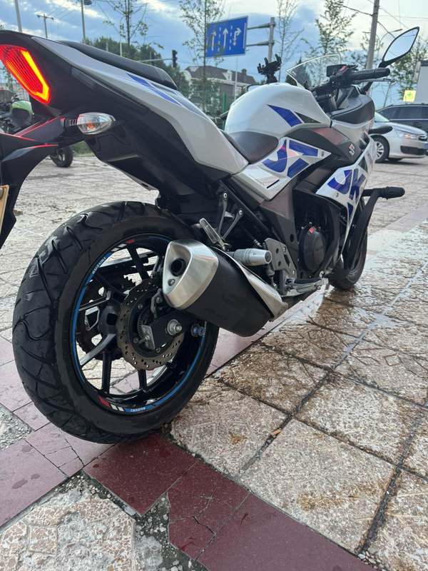 二手豪爵铃木GSX250R