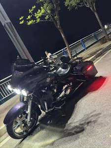 二手哈雷戴维森大道滑翔 Street Glide