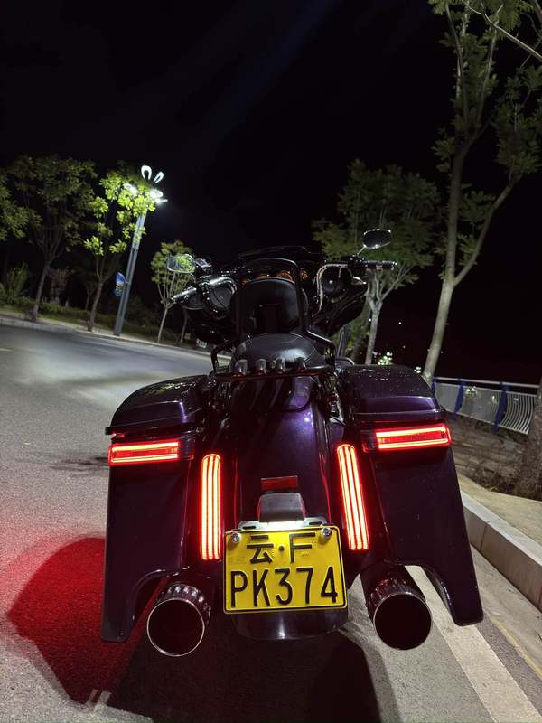 二手哈雷戴维森大道滑翔 Street Glide