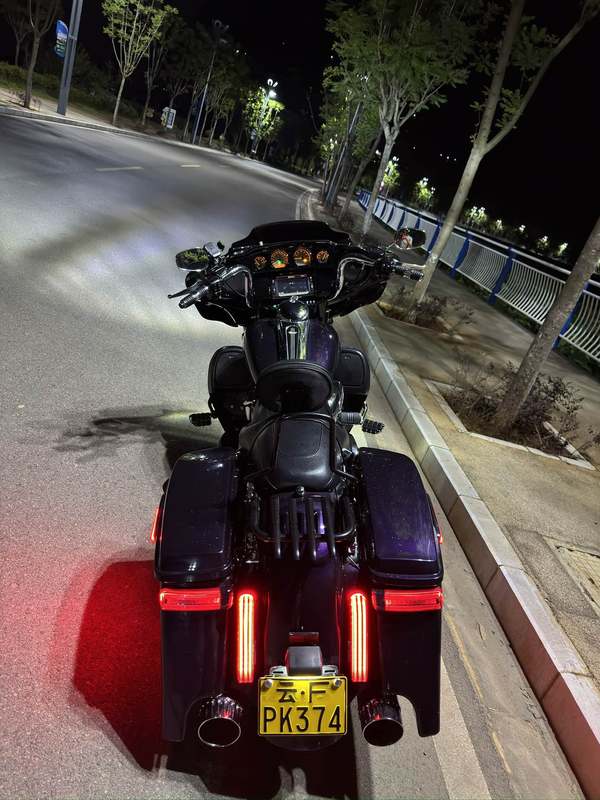 二手哈雷戴维森大道滑翔 Street Glide