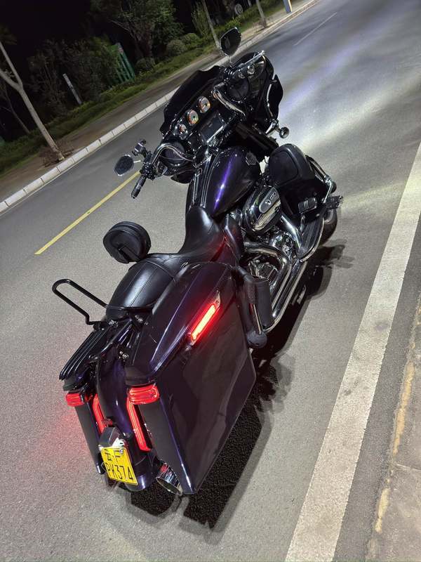 二手哈雷戴维森大道滑翔 Street Glide
