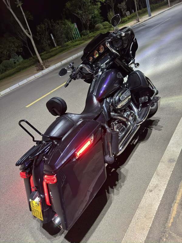二手哈雷戴维森大道滑翔 Street Glide