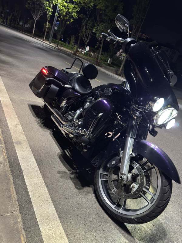 二手哈雷戴维森大道滑翔 Street Glide