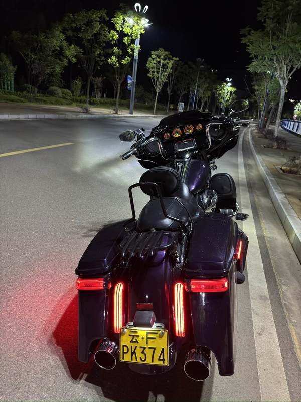 二手哈雷戴维森大道滑翔 Street Glide