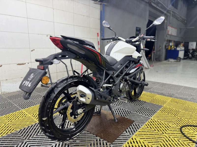 二手贝纳利红宝龙 TNT150i