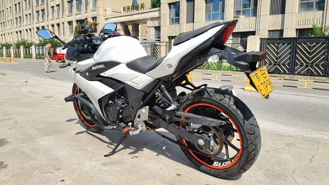二手豪爵铃木GSX250R