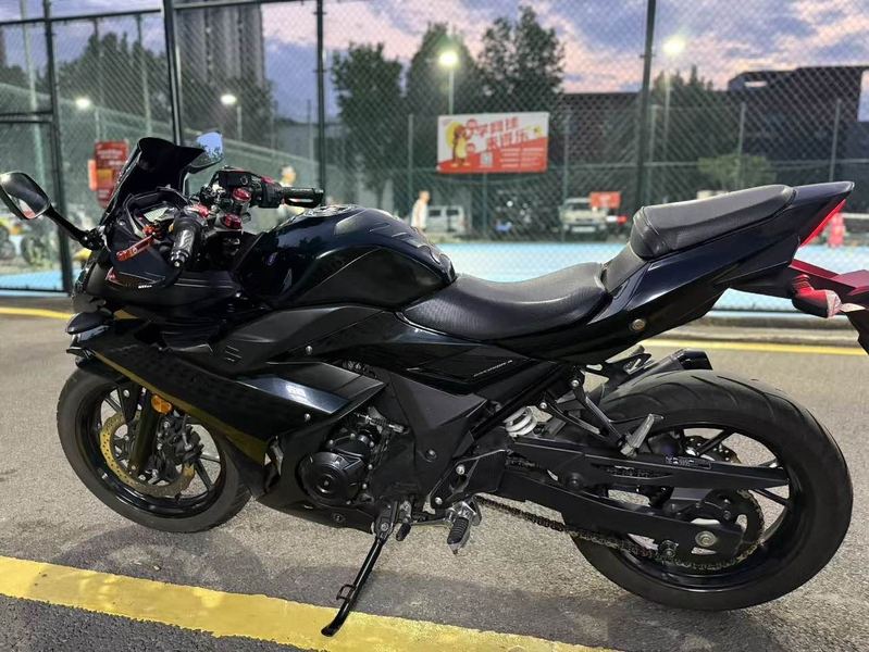 二手豪爵铃木GSX250R
