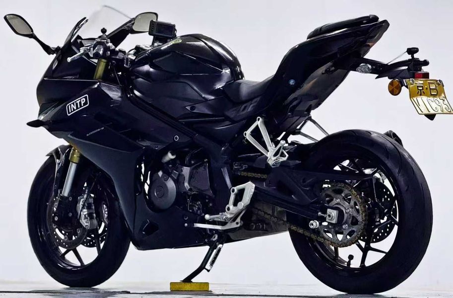 二手贝纳利龙卷风 Tornado 302R
