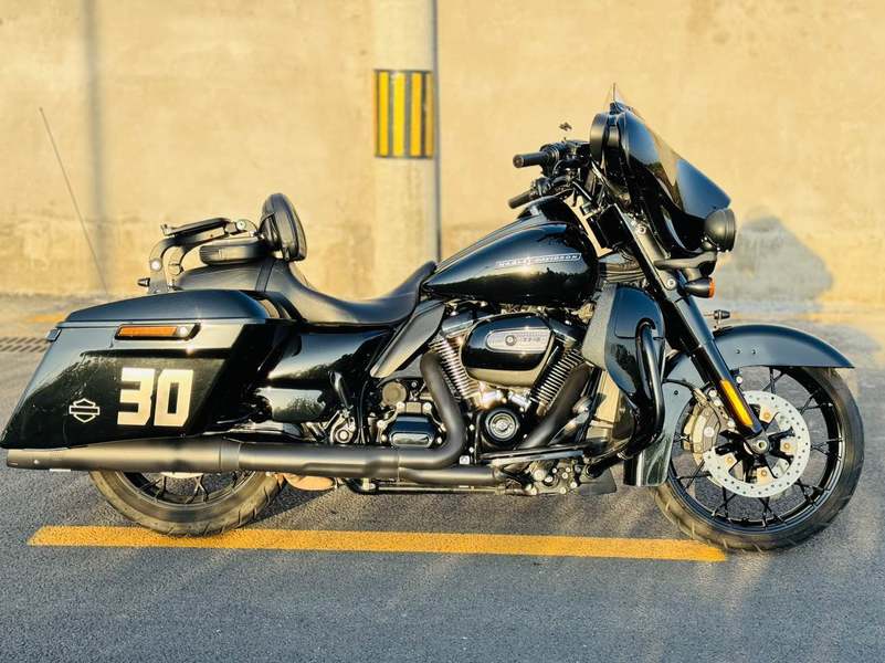二手哈雷戴维森大道滑翔 Street Glide