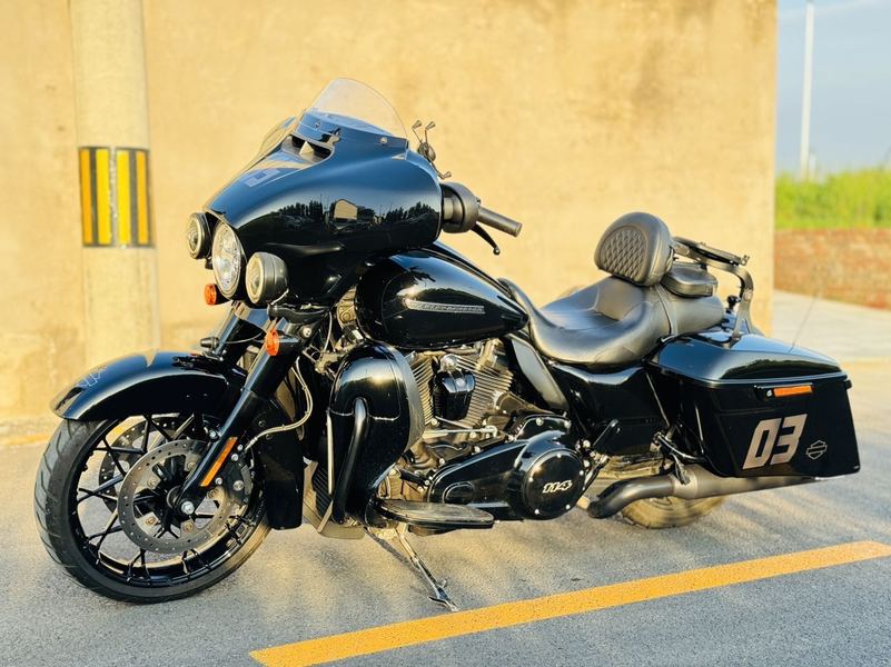 二手哈雷戴维森大道滑翔 Street Glide