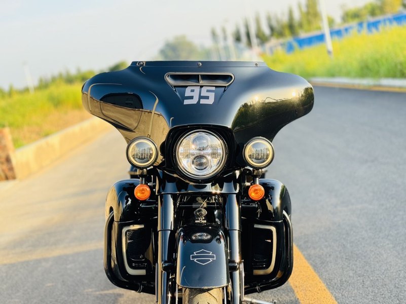 二手哈雷戴维森大道滑翔 Street Glide