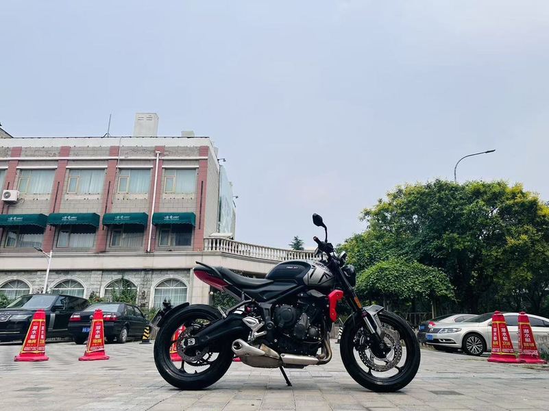 二手凯旋Trident 660