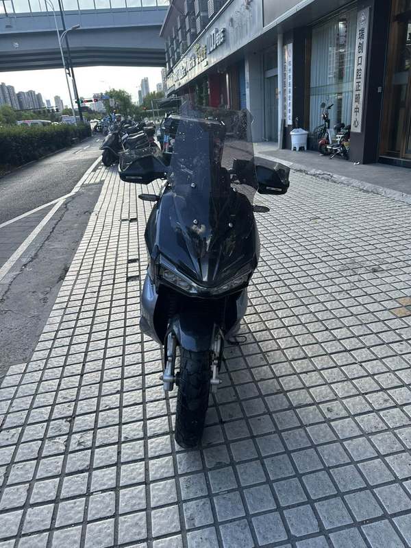 二手布雷斯通极宙 ADV150