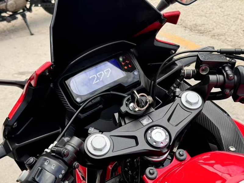 二手本田CBR400R