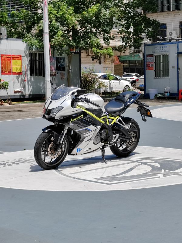 二手贝纳利龙卷风 Tornado 302R