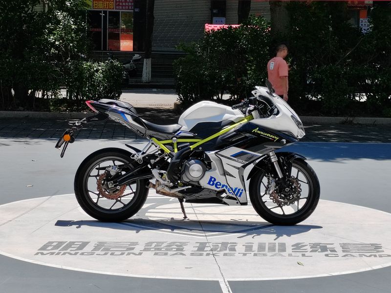 二手贝纳利龙卷风 Tornado 302R