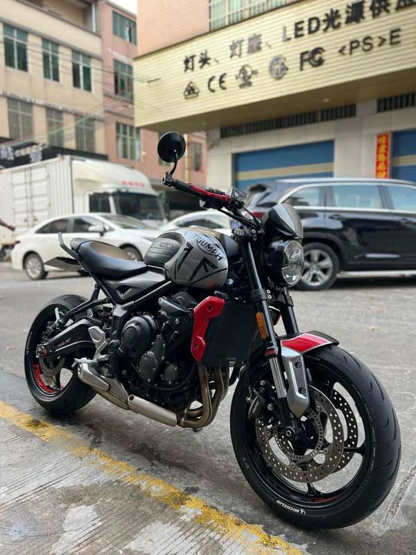 二手凯旋Trident 660
