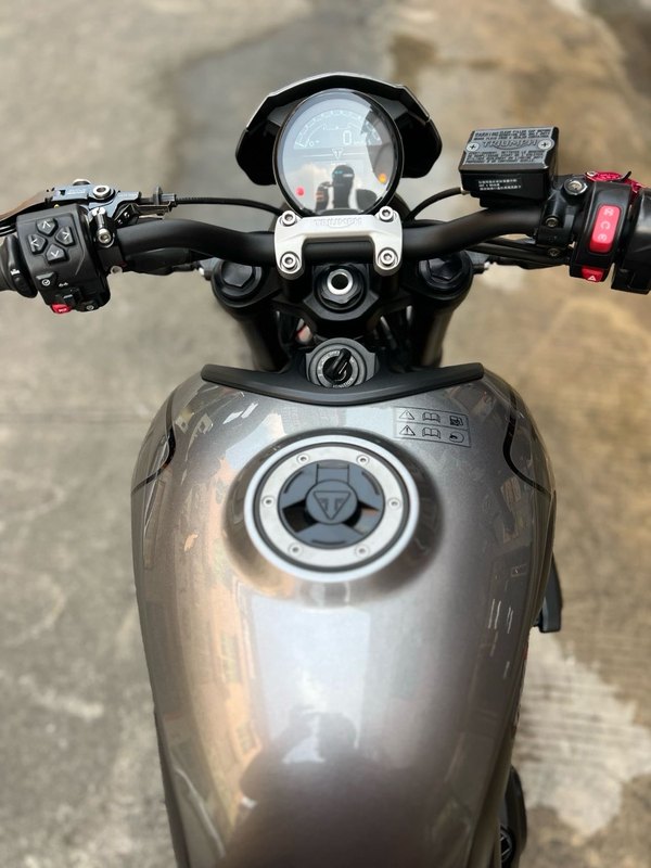 二手凯旋Trident 660