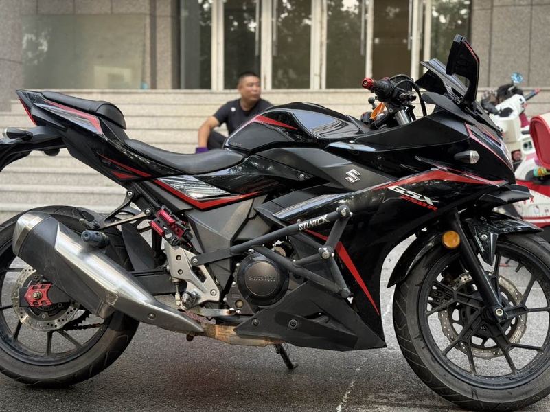 二手豪爵铃木GSX250R