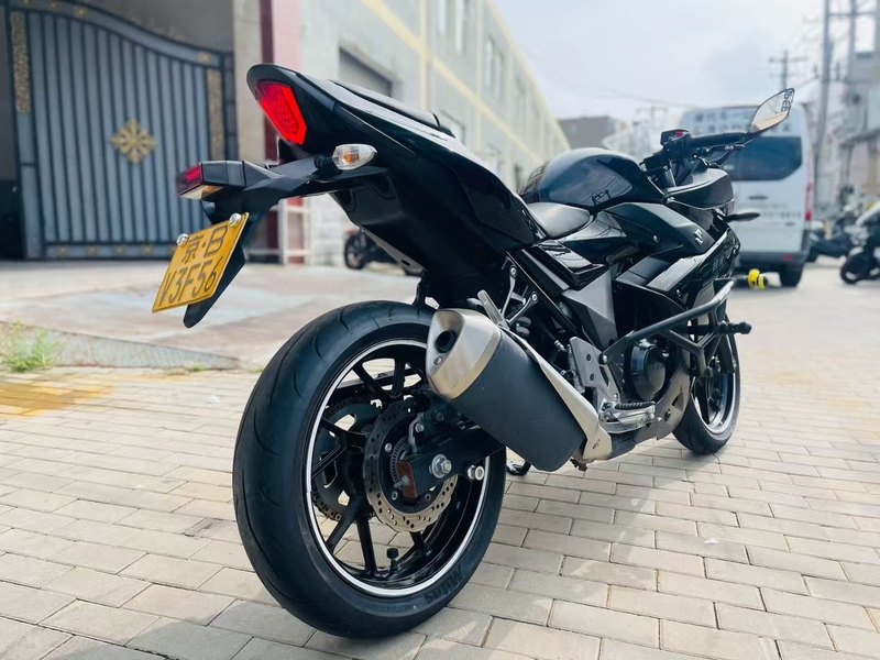 二手豪爵铃木GSX250R