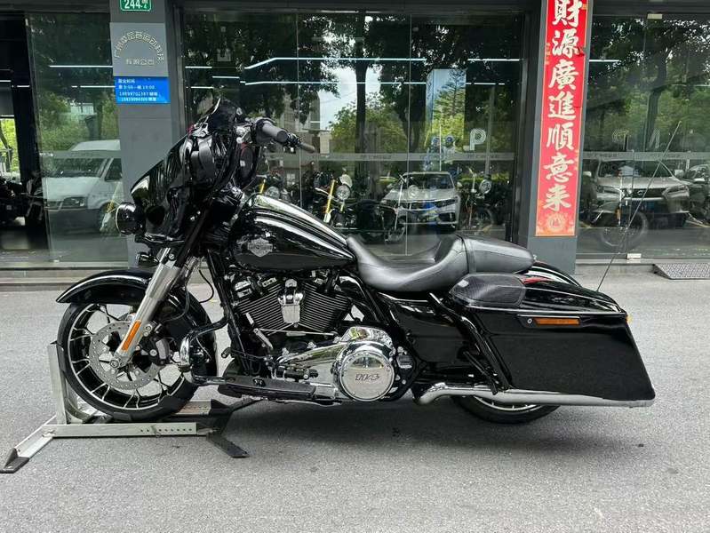 二手哈雷戴维森大道滑翔 Street Glide