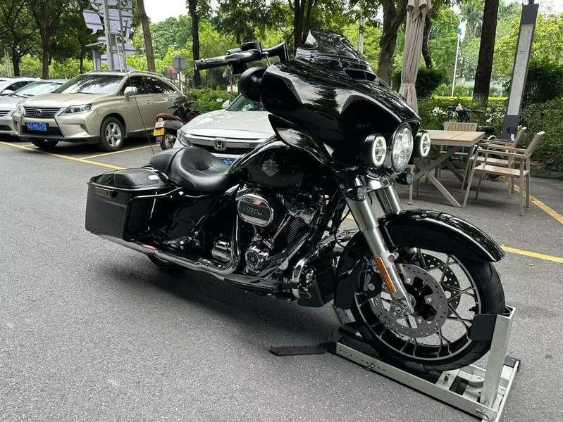 二手哈雷戴维森大道滑翔 Street Glide