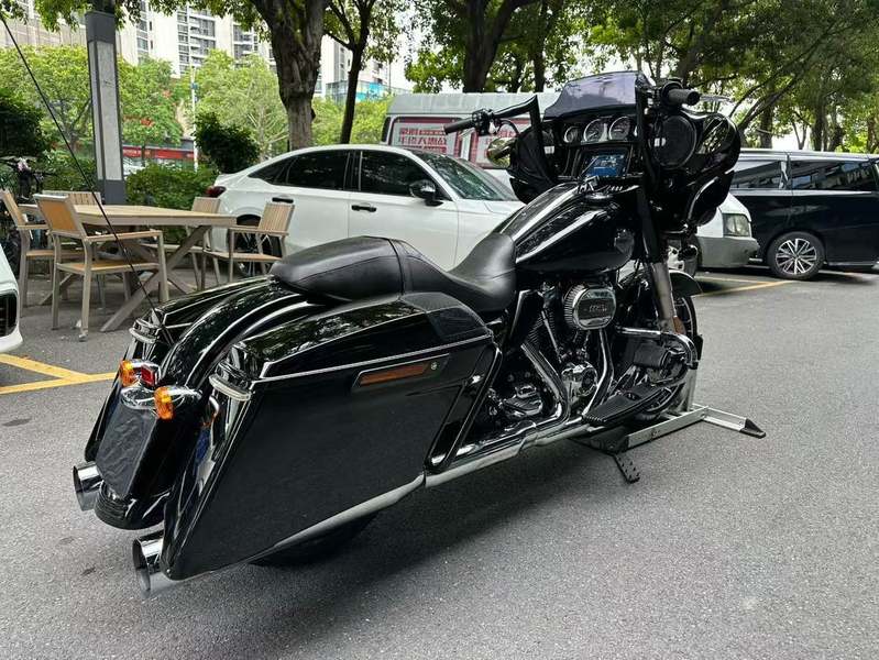 二手哈雷戴维森大道滑翔 Street Glide