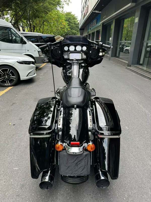 二手哈雷戴维森大道滑翔 Street Glide