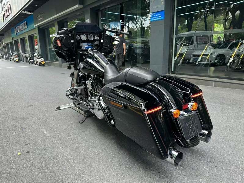 二手哈雷戴维森大道滑翔 Street Glide
