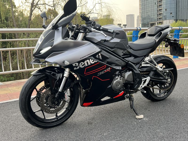 二手贝纳利龙卷风 Tornado 302R