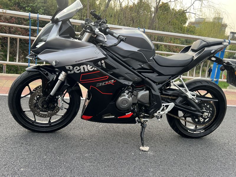 二手贝纳利龙卷风 Tornado 302R