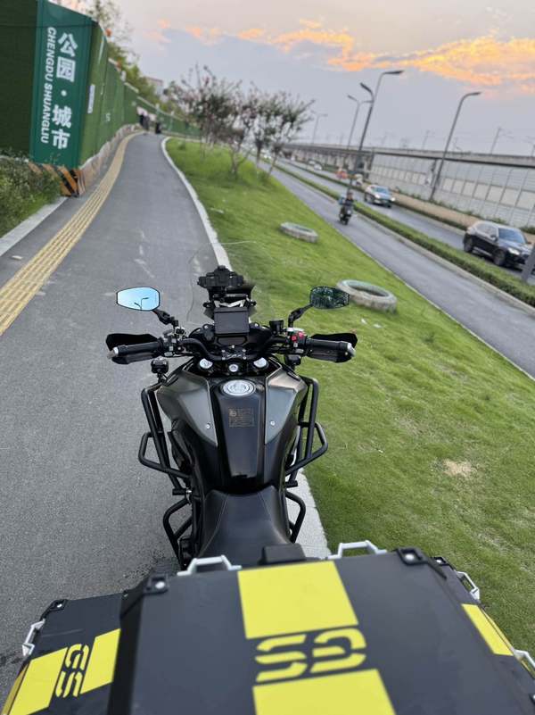 二手贝纳利TRK702