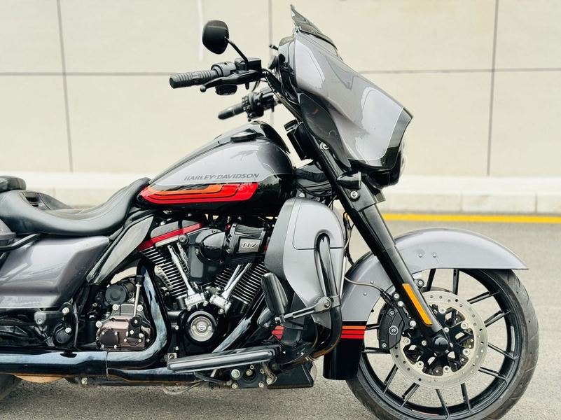二手哈雷戴维森大道滑翔 Street Glide