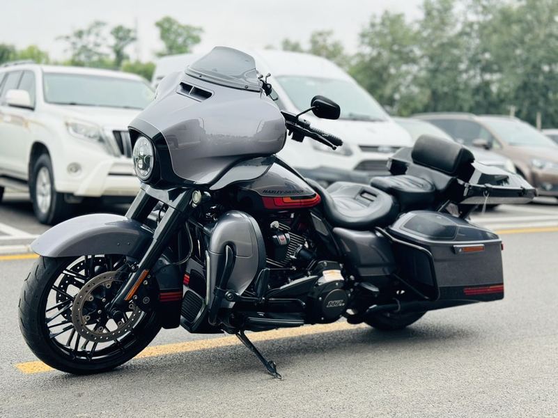 二手哈雷戴维森大道滑翔 Street Glide