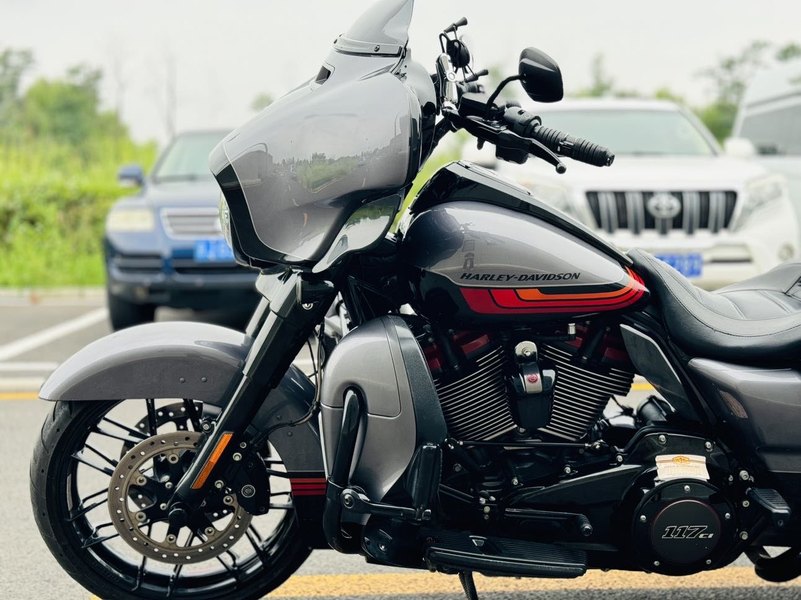 二手哈雷戴维森大道滑翔 Street Glide