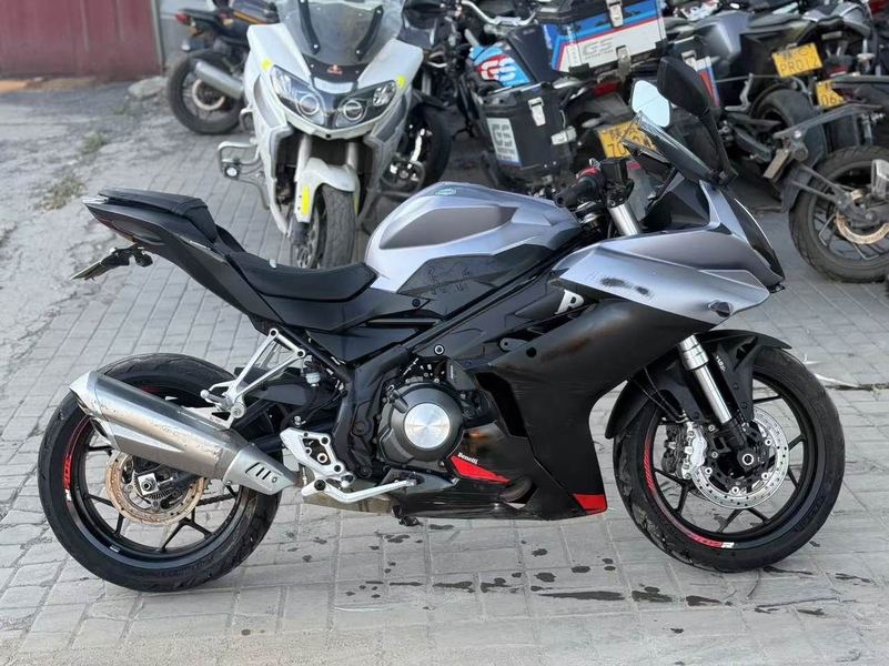 二手贝纳利龙卷风 Tornado 302R