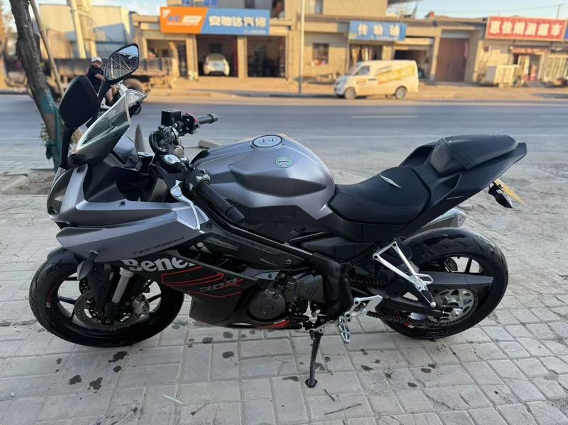 二手贝纳利龙卷风 Tornado 302R