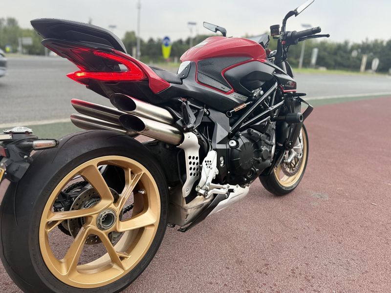 二手奥古斯塔Brutale 1000