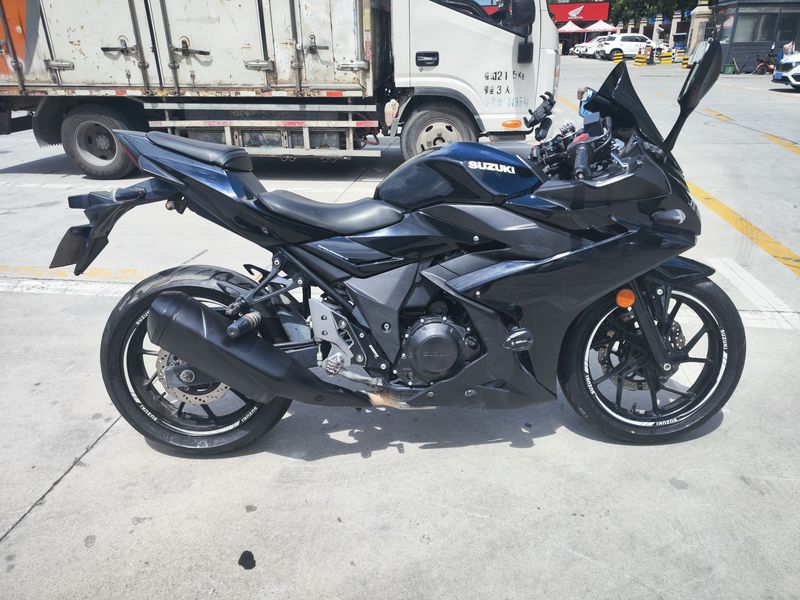 二手豪爵铃木GSX250R