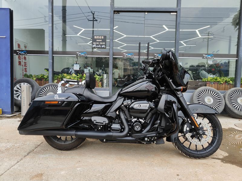 二手哈雷戴维森大道滑翔 Street Glide