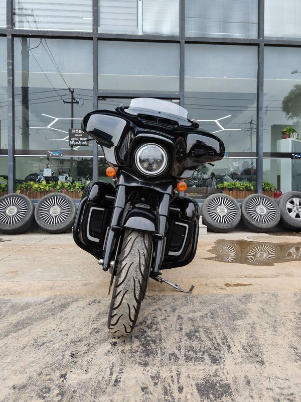 二手哈雷戴维森大道滑翔 Street Glide