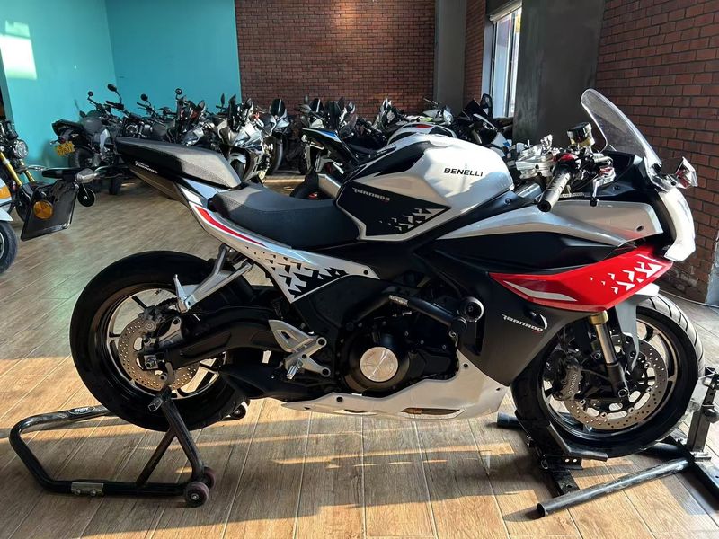 二手贝纳利龙卷风 Tornado 552R