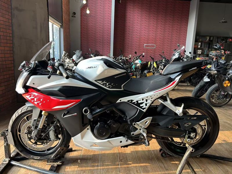 二手贝纳利龙卷风 Tornado 552R