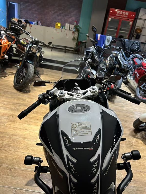 二手贝纳利龙卷风 Tornado 552R