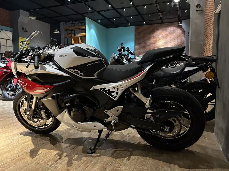 二手贝纳利龙卷风 Tornado 552R