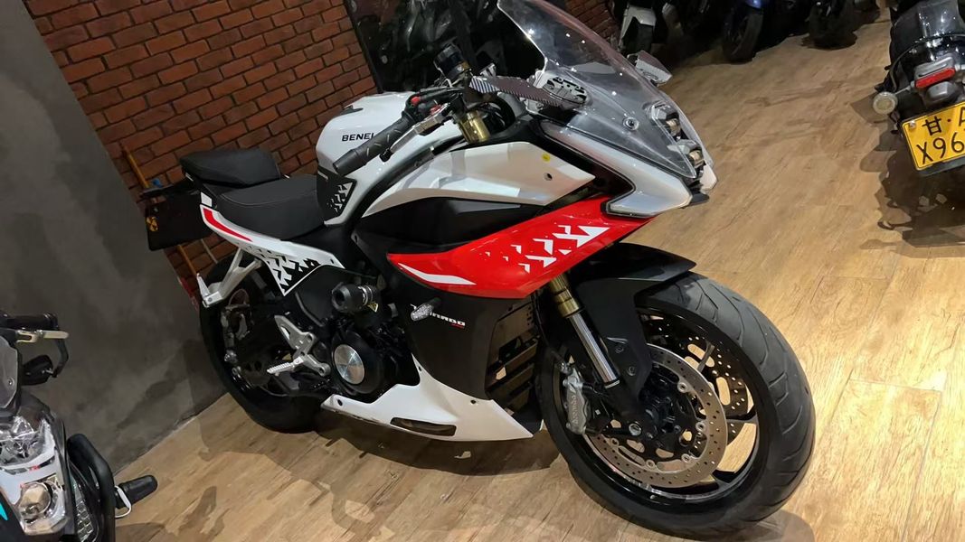 二手贝纳利龙卷风 Tornado 552R