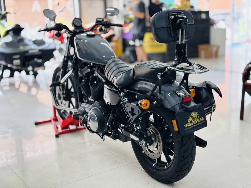 二手哈雷戴维森Iron883 硬汉