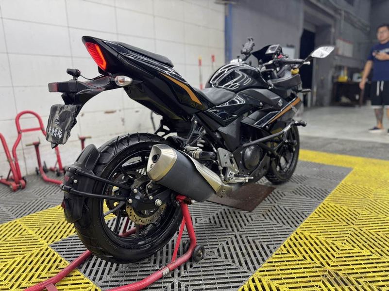 二手豪爵铃木GSX250R