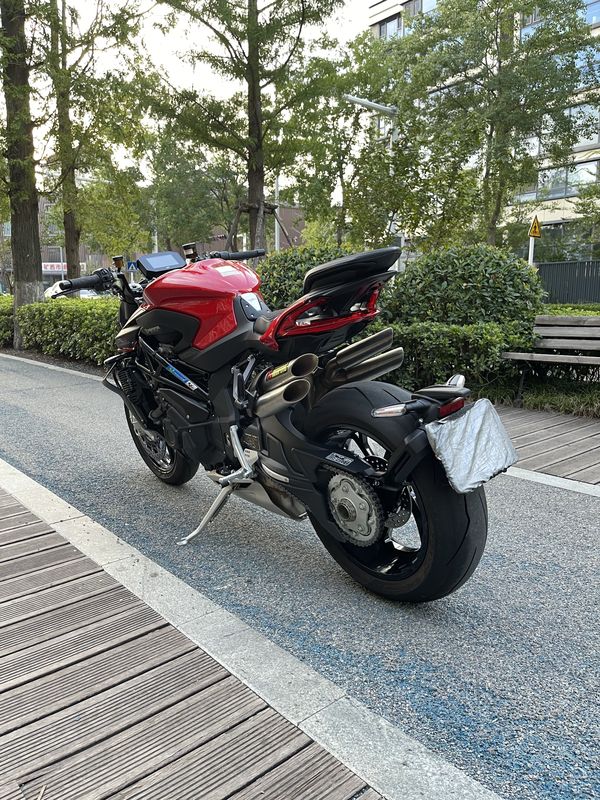 二手奥古斯塔Brutale 1000