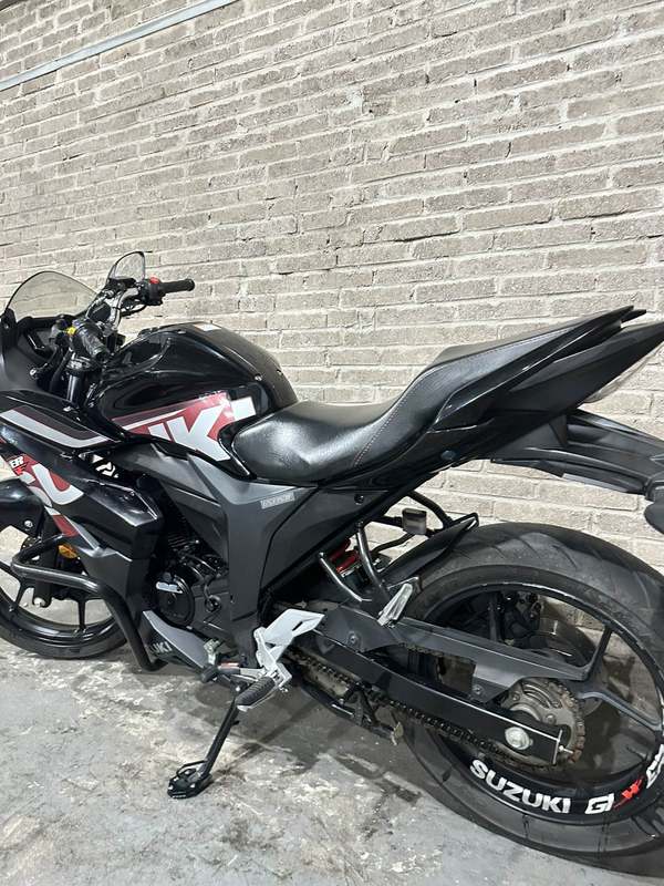 二手济南铃木极客飒 Gixxer 155